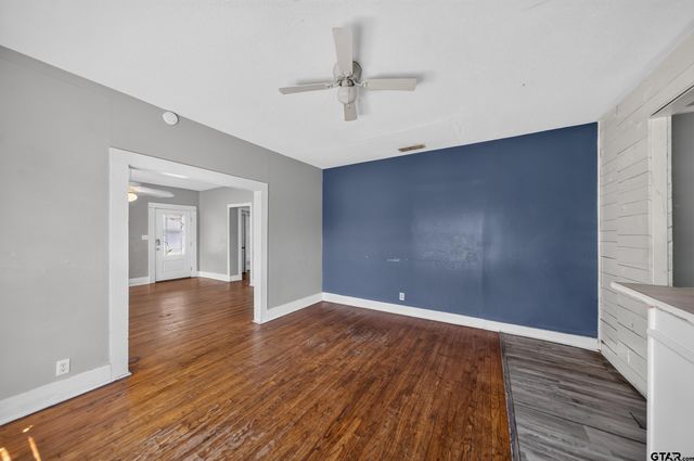 201 N Henry Street, Lindale, TX 75771