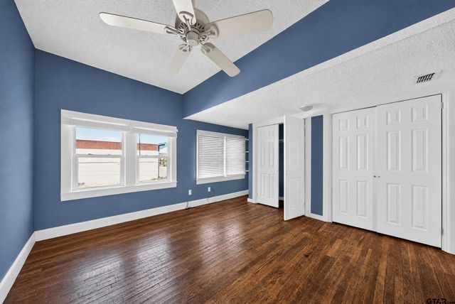201 N Henry Street, Lindale, TX 75771
