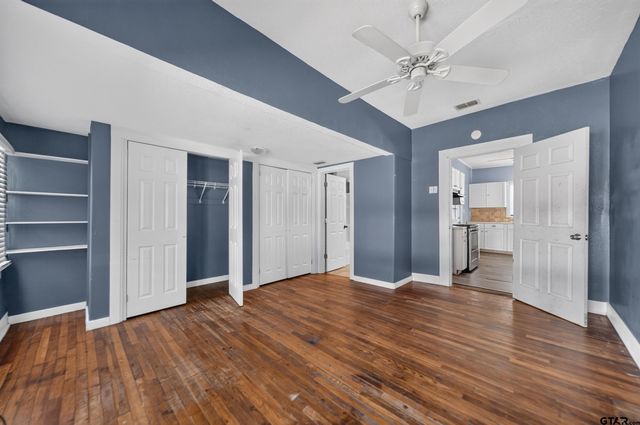 201 N Henry Street, Lindale, TX 75771