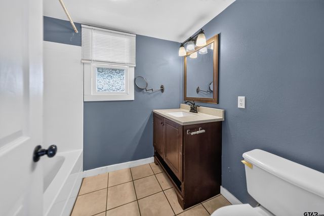 201 N Henry Street, Lindale, TX 75771