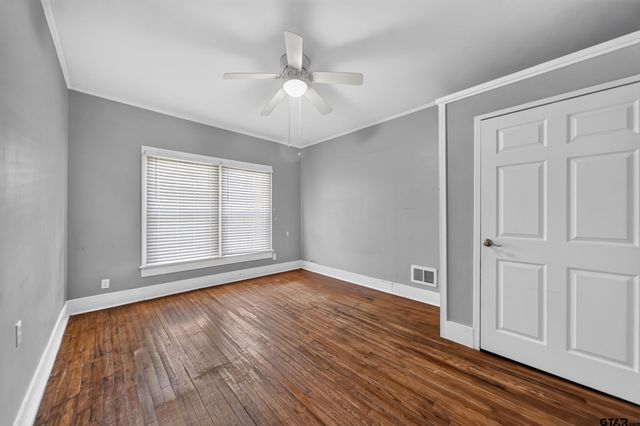 201 N Henry Street, Lindale, TX 75771