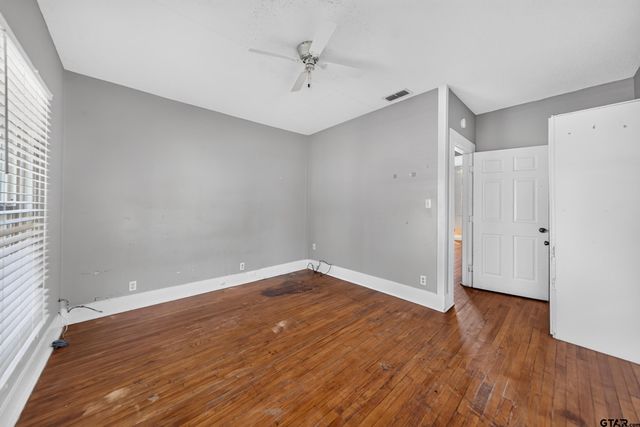 201 N Henry Street, Lindale, TX 75771
