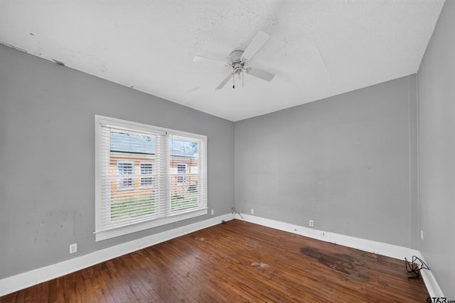 201 N Henry Street, Lindale, TX 75771