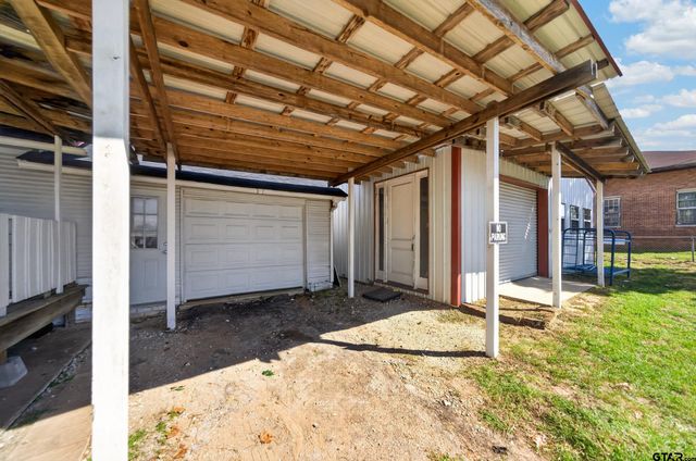 201 N Henry Street, Lindale, TX 75771