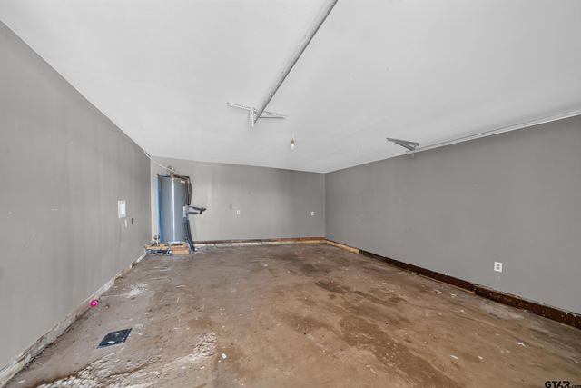 201 N Henry Street, Lindale, TX 75771