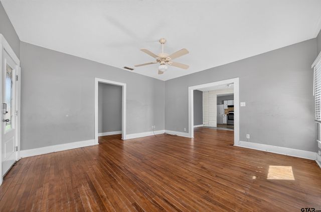 201 N Henry Street, Lindale, TX 75771
