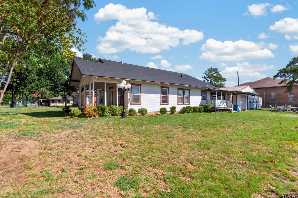 201 N Henry Street, Lindale, TX 75771
