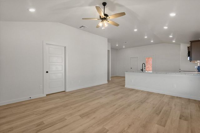 1311 N Chicago Avenue, Lubbock, TX 79416