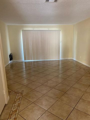 7501 GALLINETA COURT, Tampa, FL 33615