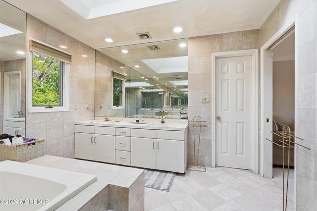 14 Kastor Lane, West Long Branch, NJ 07764