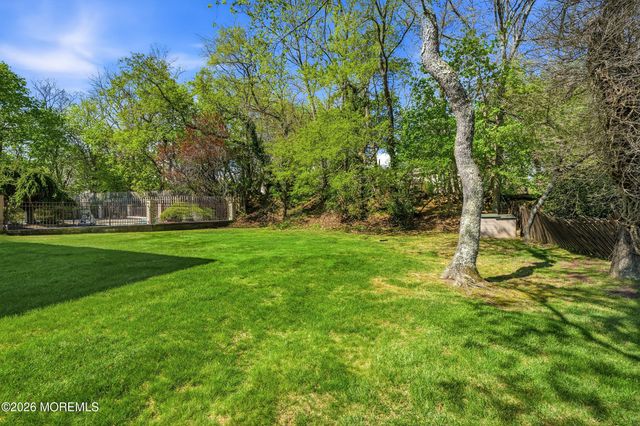 14 Kastor Lane, West Long Branch, NJ 07764