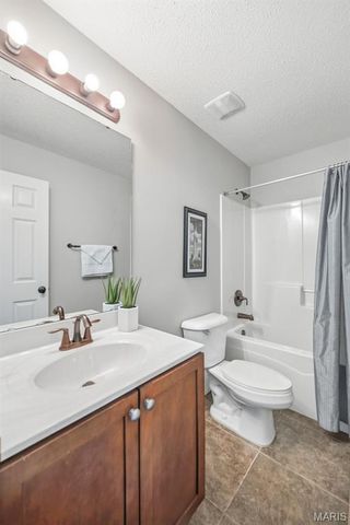 3204 Rue Royale Way, St Charles, MO 63301