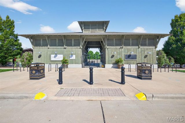 3204 Rue Royale Way, St Charles, MO 63301