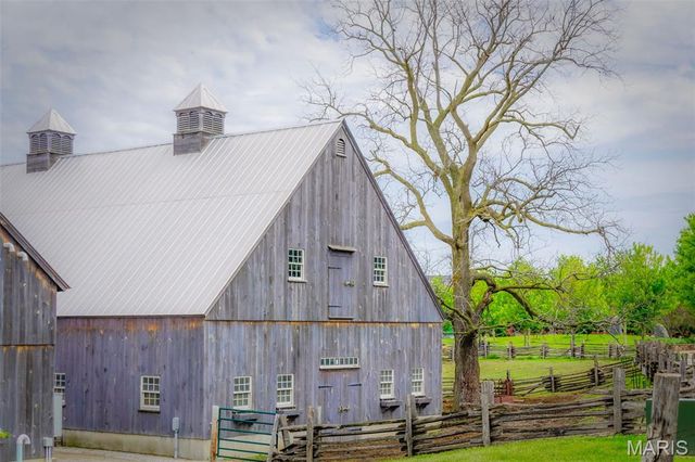 3204 Rue Royale Way, St Charles, MO 63301