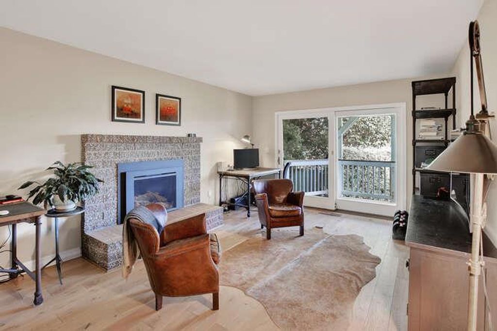 Image 16 of property listing at 3416 Plateau Drive, Belmont, CA 94002
