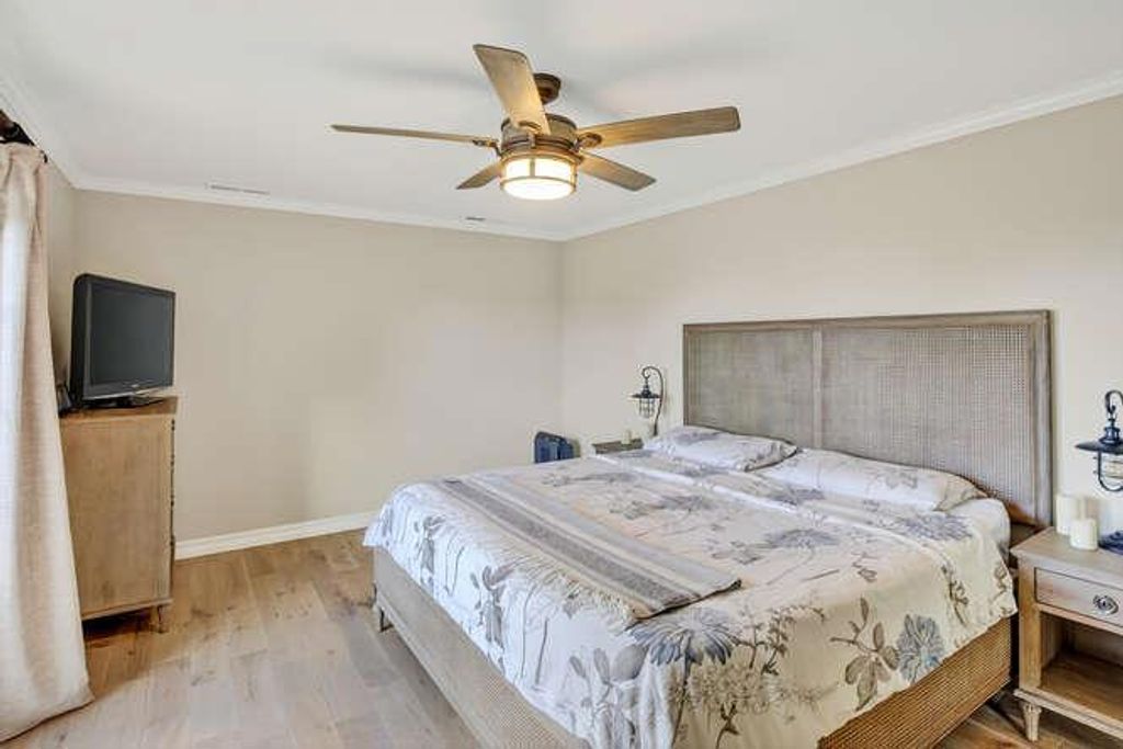 Image 18 of property listing at 3416 Plateau Drive, Belmont, CA 94002