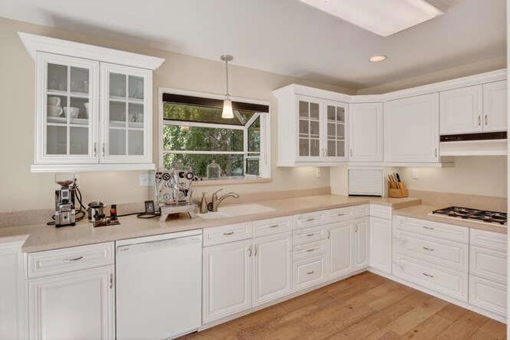 Image 7 of property listing at 3416 Plateau Drive, Belmont, CA 94002