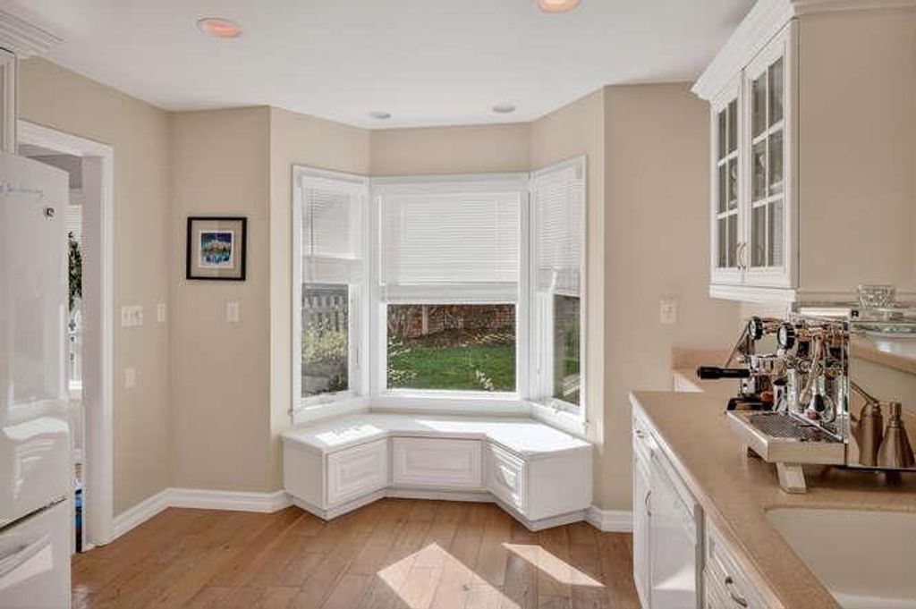 Image 8 of property listing at 3416 Plateau Drive, Belmont, CA 94002