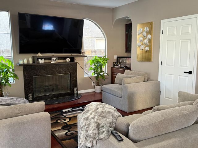 475 Santa Barbara St, Los Banos, CA 93635