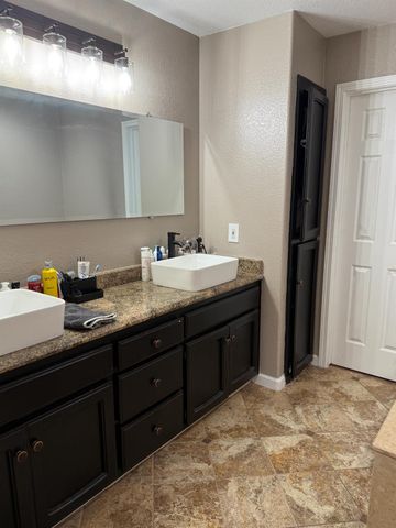 475 Santa Barbara St, Los Banos, CA 93635