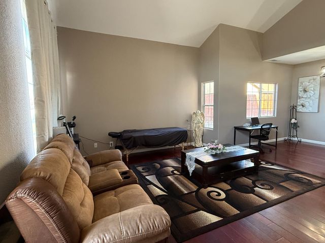 475 Santa Barbara St, Los Banos, CA 93635