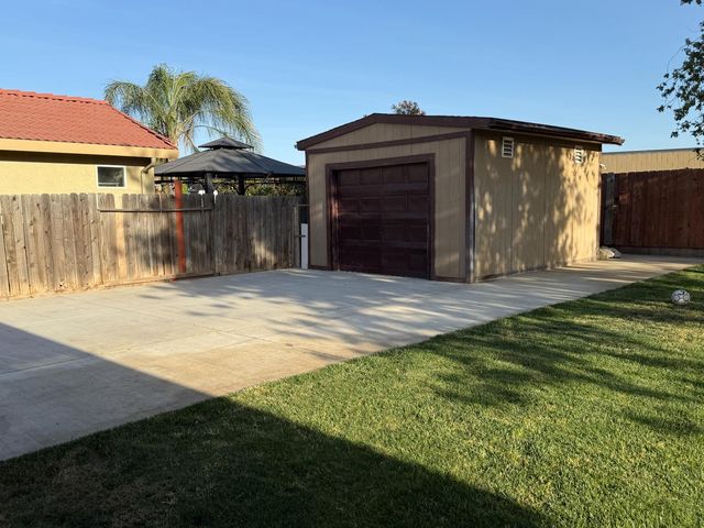 475 Santa Barbara St, Los Banos, CA 93635
