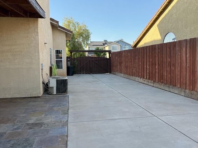 475 Santa Barbara St, Los Banos, CA 93635