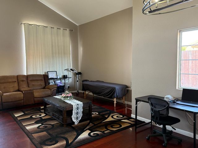 475 Santa Barbara St, Los Banos, CA 93635