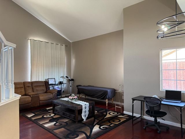 475 Santa Barbara St, Los Banos, CA 93635