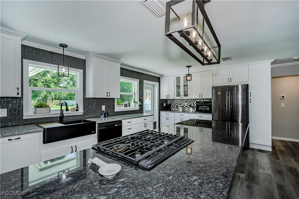 62 W North Shore AVE, North Fort Myers, FL 33903