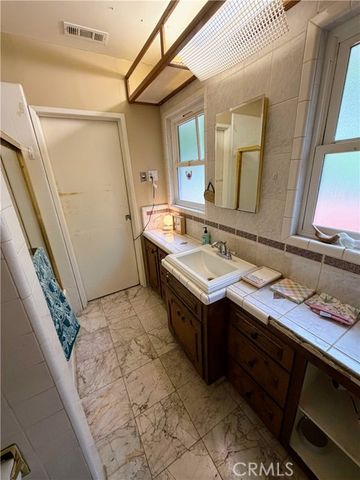 1042 W 15th, San Pedro (los Angeles), CA 90731