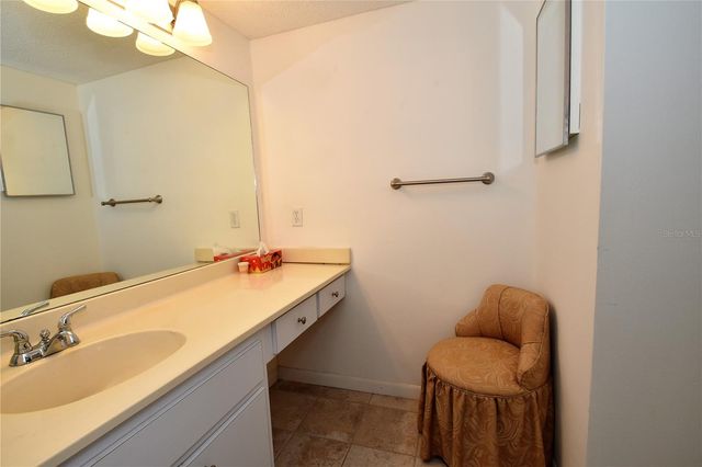 1712 GLENHOUSE DRIVE GL417, Sarasota, FL 34231
