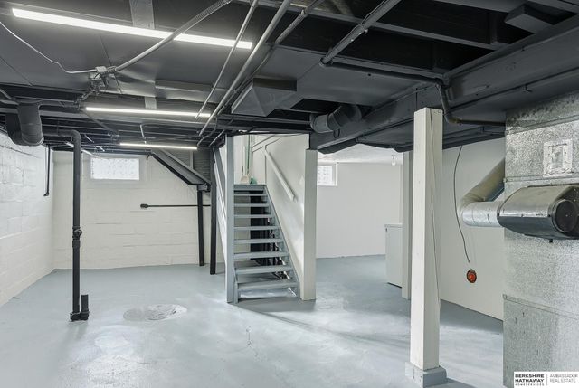 3220 N 69 Street, Omaha, NE 68104