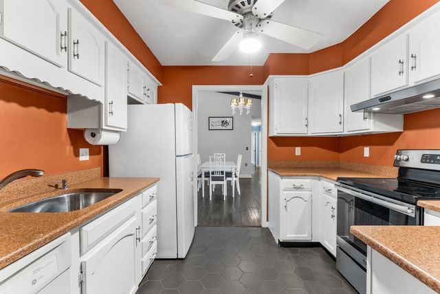 12 Royal Lake 8, Braintree, MA 02184