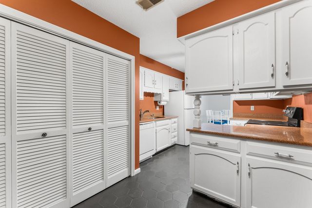 12 Royal Lake 8, Braintree, MA 02184