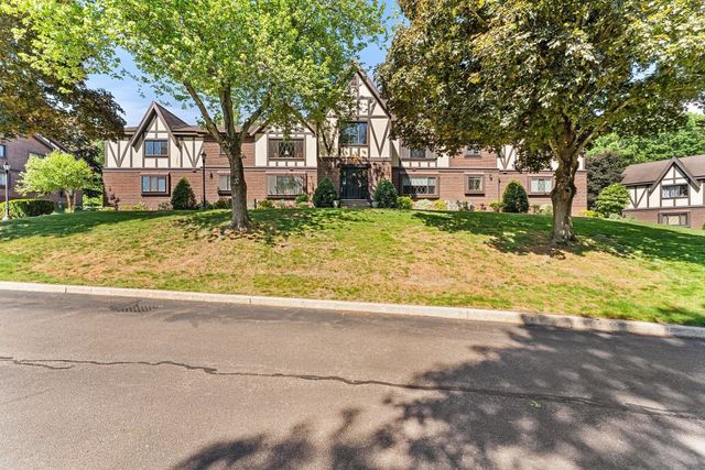 12 Royal Lake 8, Braintree, MA 02184