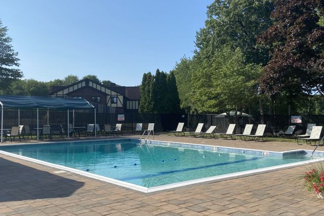 12 Royal Lake 8, Braintree, MA 02184