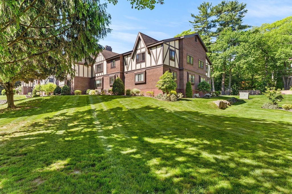 12 Royal Lake 8, Braintree, MA 02184
