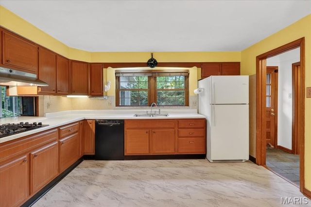 522 Chartier Drive, St Louis, MO 63135