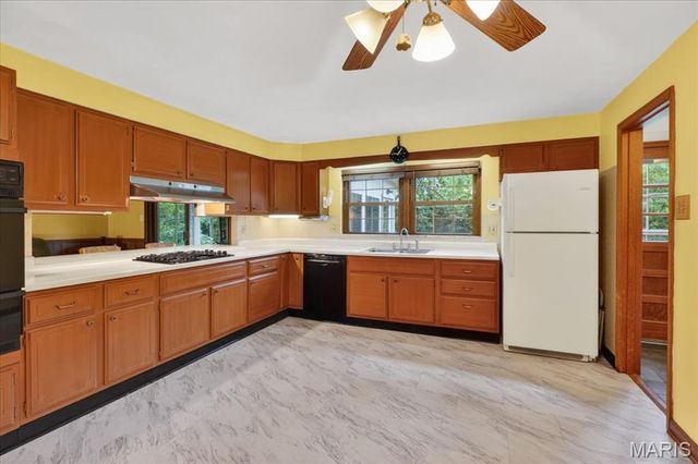 522 Chartier Drive, St Louis, MO 63135