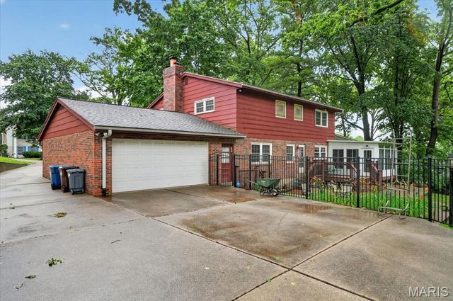 522 Chartier Drive, St Louis, MO 63135
