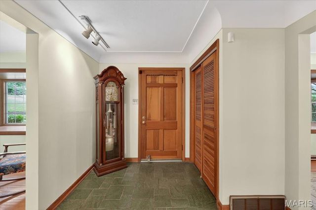 522 Chartier Drive, St Louis, MO 63135