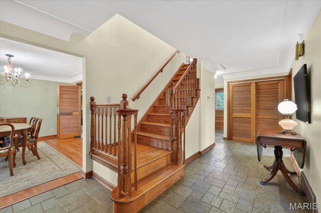 522 Chartier Drive, St Louis, MO 63135