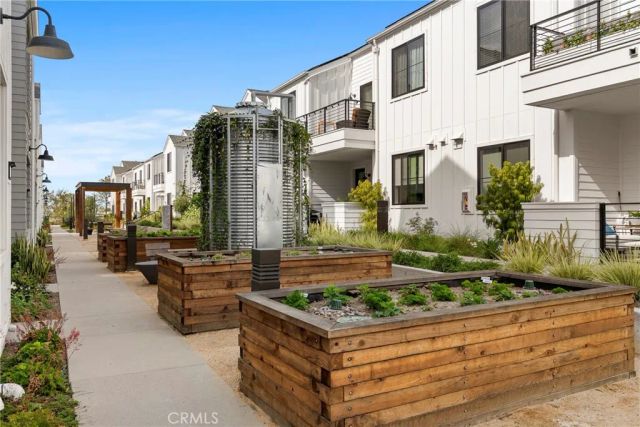 1101 Catania Court 202, Encinitas, CA 92024