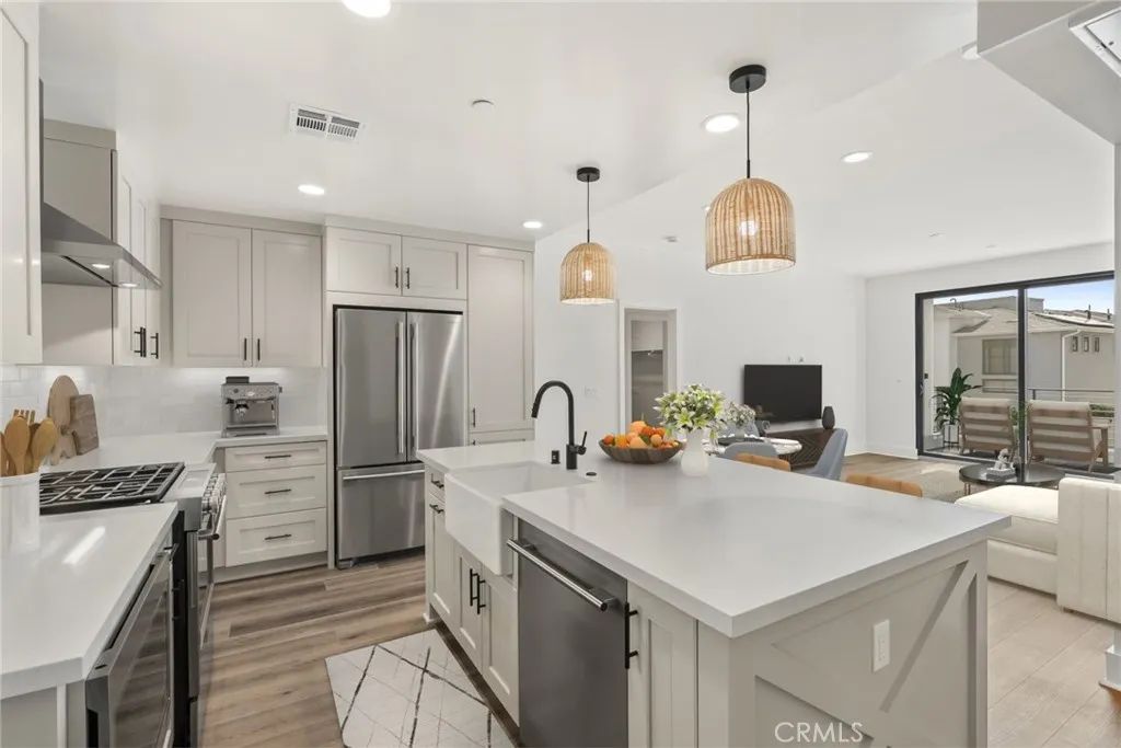 1101 Catania Court 202, Encinitas, CA 92024