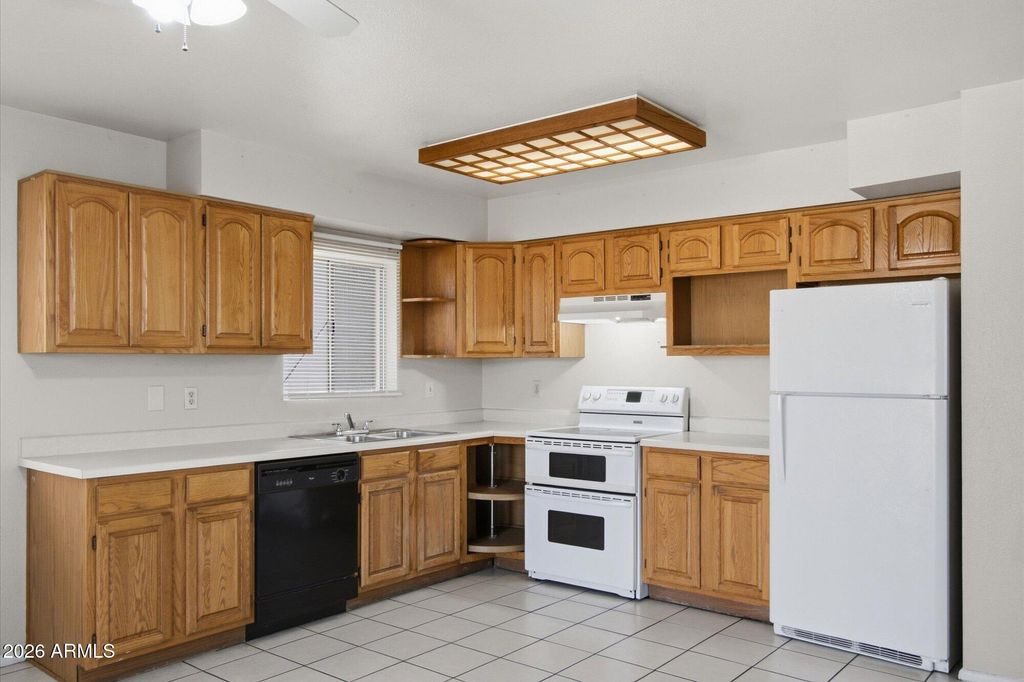 9329 N 44TH Avenue, Glendale, AZ 85302 — photo 2