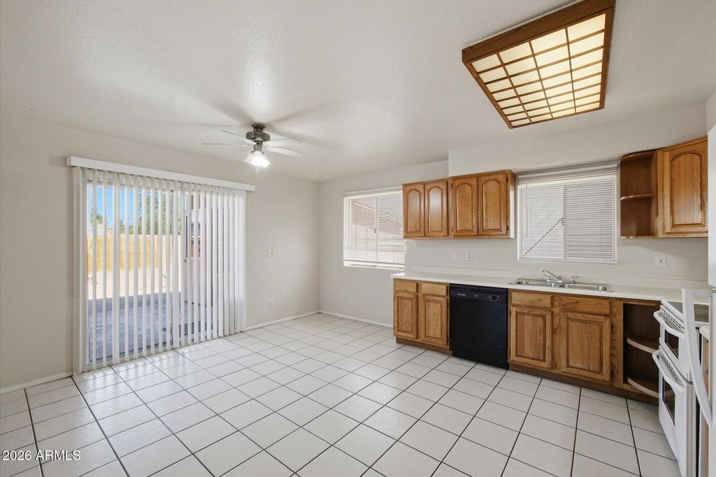 9329 N 44TH Avenue, Glendale, AZ 85302 — photo 3