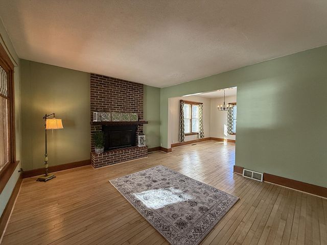 135 E Snelling Avenue, Appleton, MN 56208