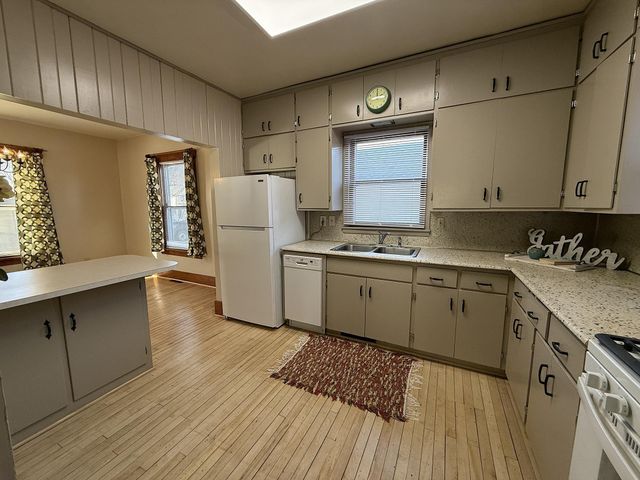 135 E Snelling Avenue, Appleton, MN 56208