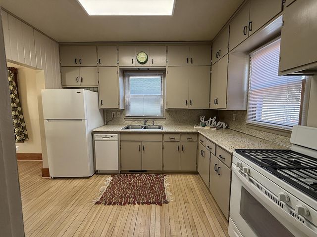 135 E Snelling Avenue, Appleton, MN 56208